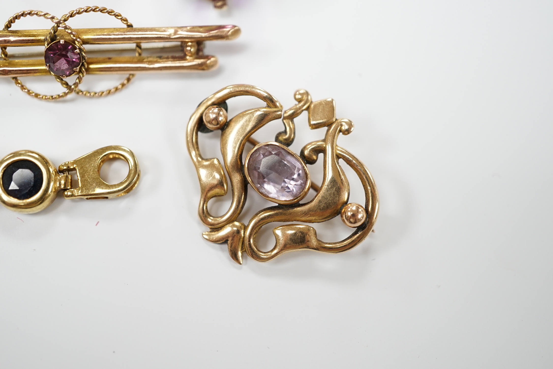Six items of assorted jewellery including three 9ct and gem set rings, an Edwardian 9ct and amethyst set brooch, a 9ct and gem set bar brooch and a 9ct and gem set drop pendant, gross weight 15.5 grams.